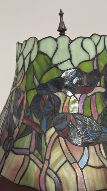 Tiffany-Style Stained-Glass Table Lamp with Birds - detail