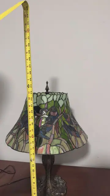Tiffany-Style Stained-Glass Table Lamp with Birds - detail