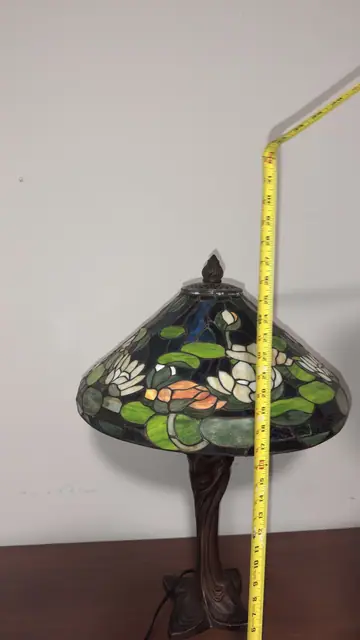 Tiffany-Style Water Lily Stained-Glass Table Lamp - detail
