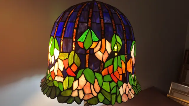 Tiffany-Style Wisteria Stained-Glass Table Lamp - detail