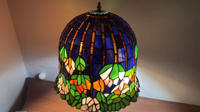 Tiffany-Style Wisteria Stained-Glass Table Lamp - detail