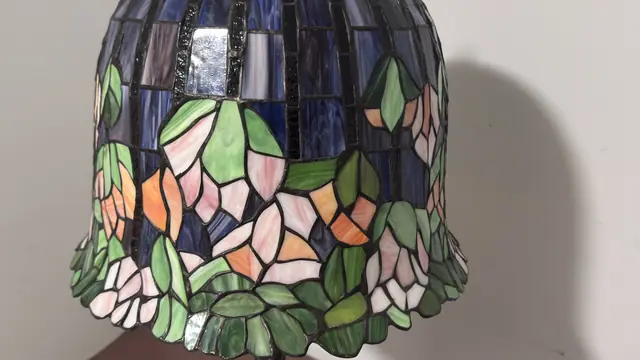 Tiffany-Style Wisteria Stained-Glass Table Lamp - detail