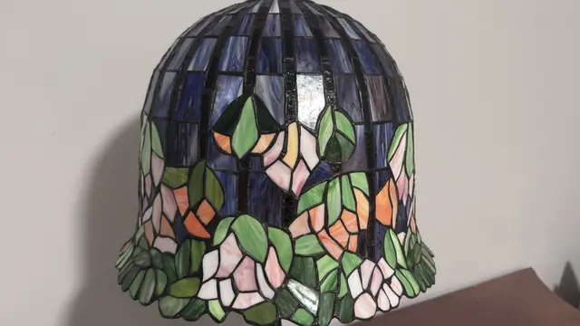 Tiffany-Style Wisteria Stained-Glass Table Lamp - detail