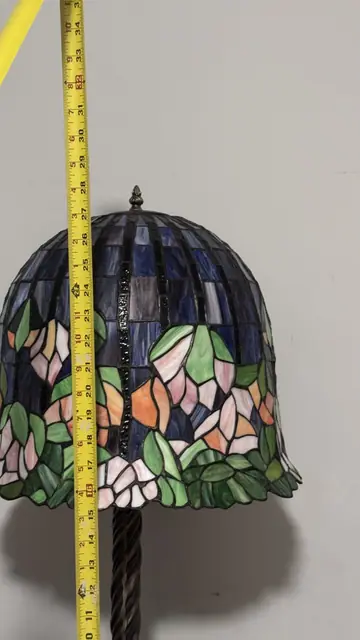 Tiffany-Style Wisteria Stained-Glass Table Lamp - detail