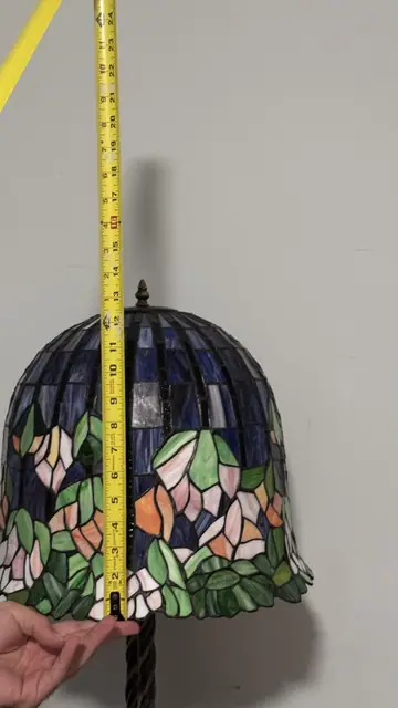 Tiffany-Style Wisteria Stained-Glass Table Lamp - detail