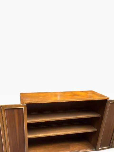 Traditional Mahogany Bookcase Cabinet - detail